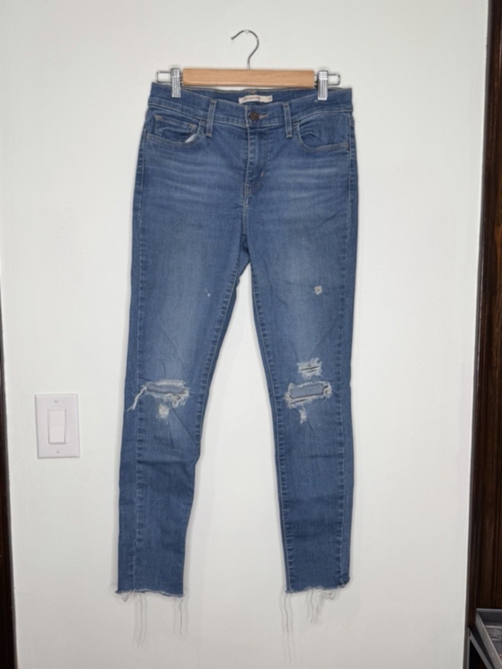 Levis 710 Super Skinny Jeans Womens Size 29 Mid Rise Ripped Blue Denim Pants